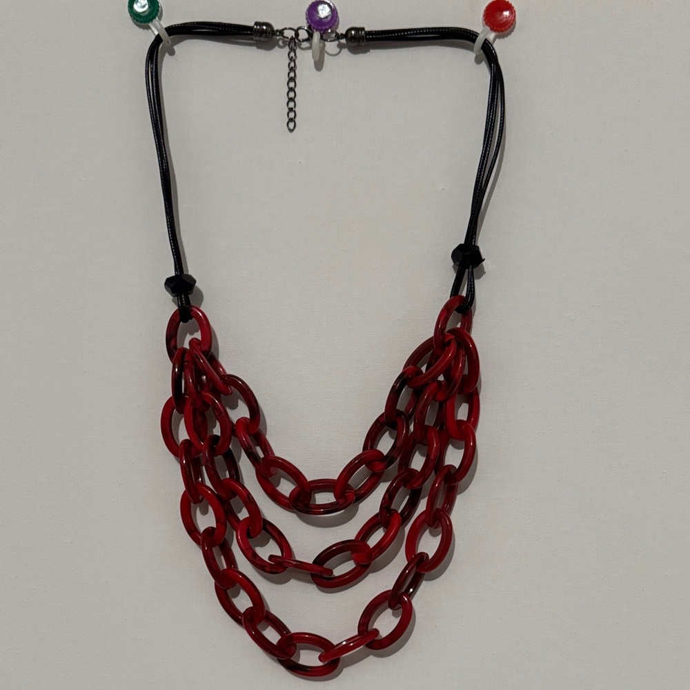 Red plastic Chainlink Necklace - Picture 4 of 8